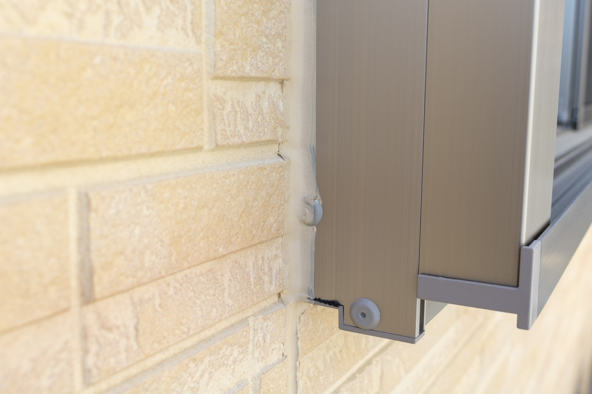 ひび割れにシーリング工事