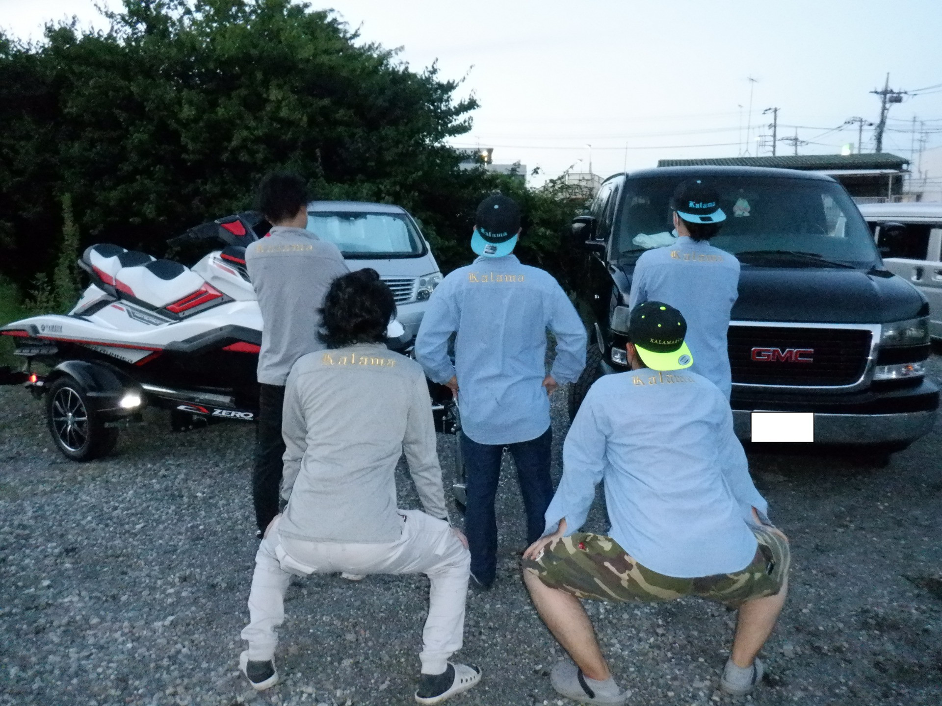 スタッフの後ろ姿紹介！！！