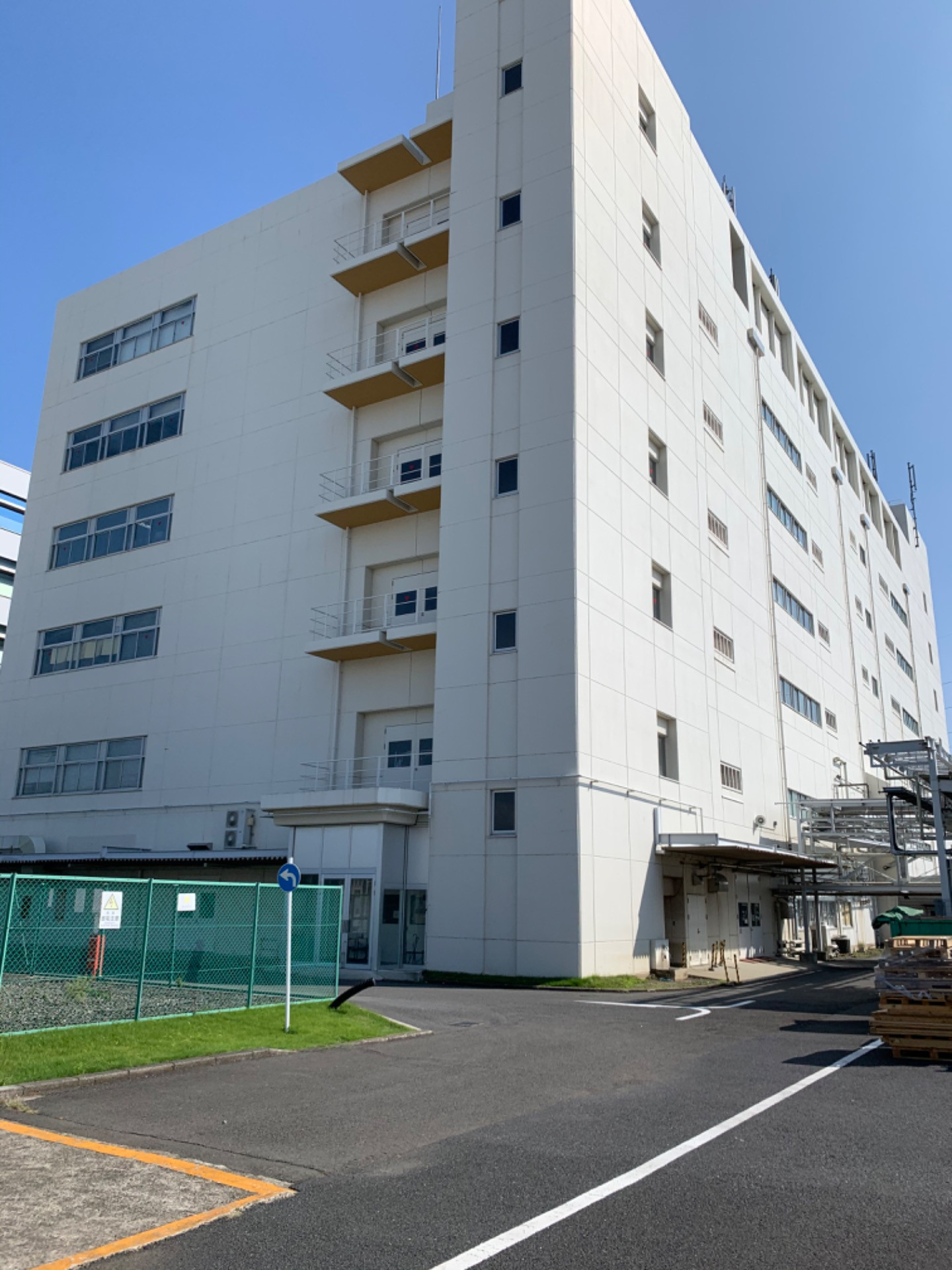 厚木市某会社　屋上・外壁シール